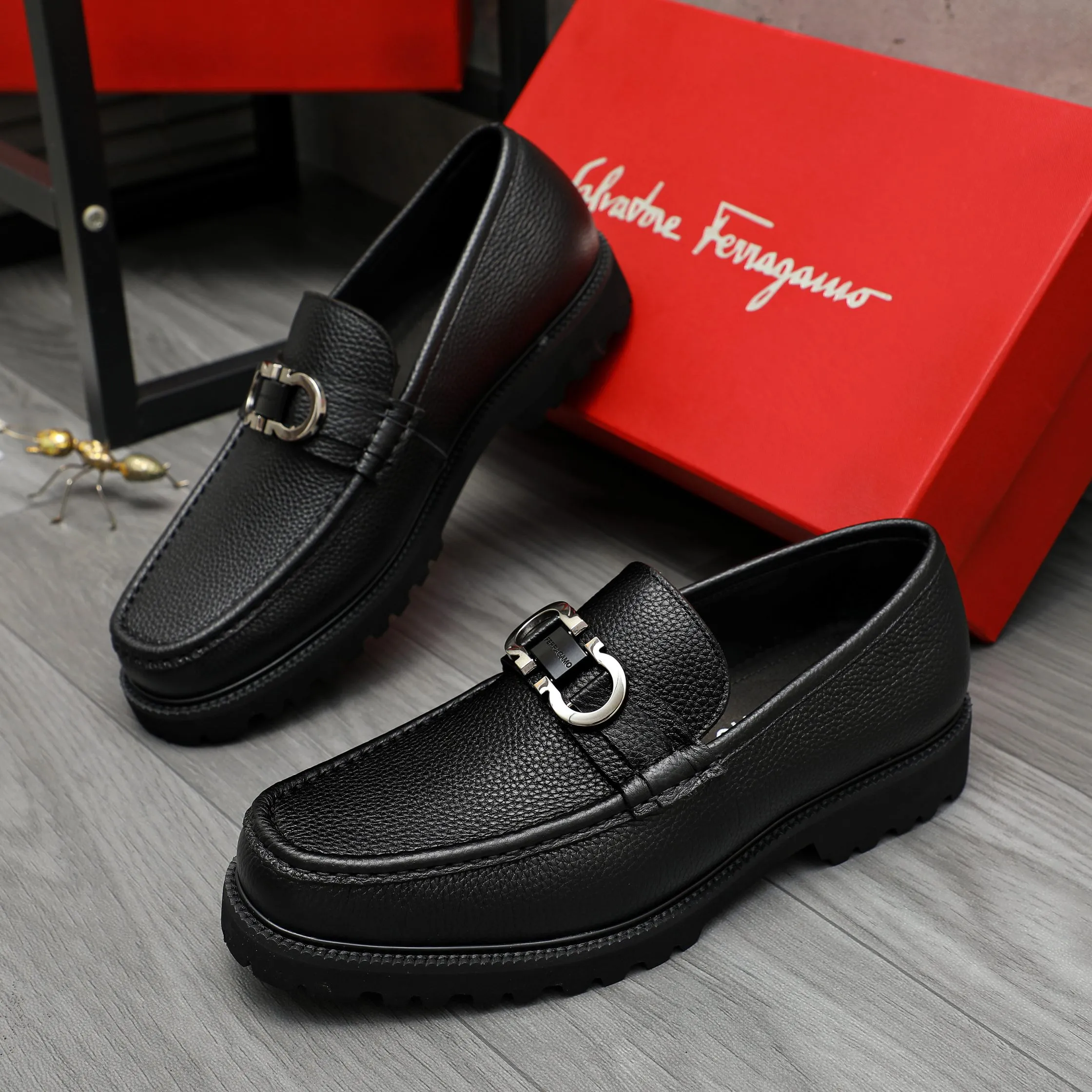 Men's shoes 💰540 Product trademark: Ferragamo "Ferragamo" business slip-on leather shoes Regular size: 38-44 (45.46 custom-made, non-returnable) Product materials: Selected high-quality small pebbled cowhide upper, cowhide lining, original outsole